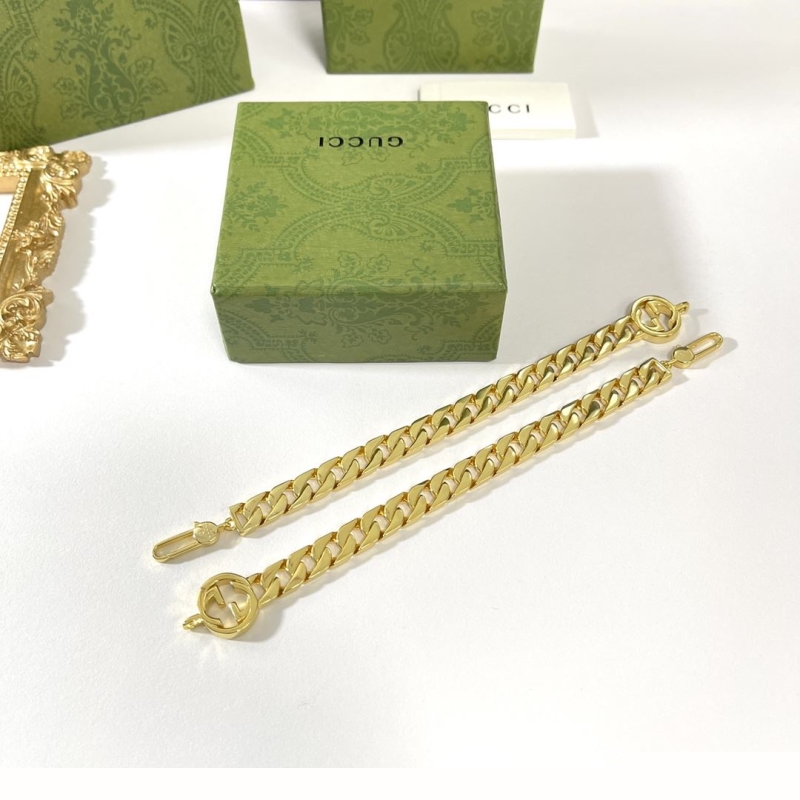 G*u*i bracelets